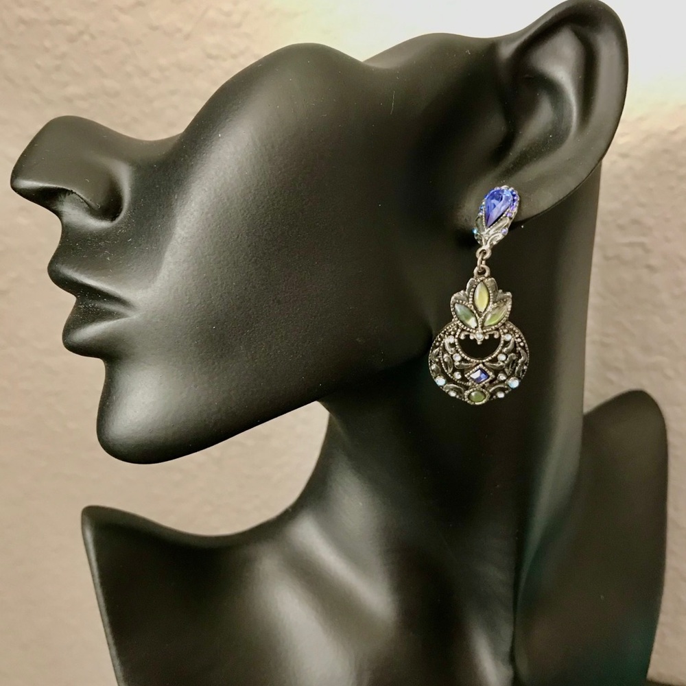 Beautiful dangle earrings.